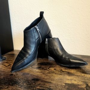 Everlane Boss Boot Ankle Boot - Pebbled Black